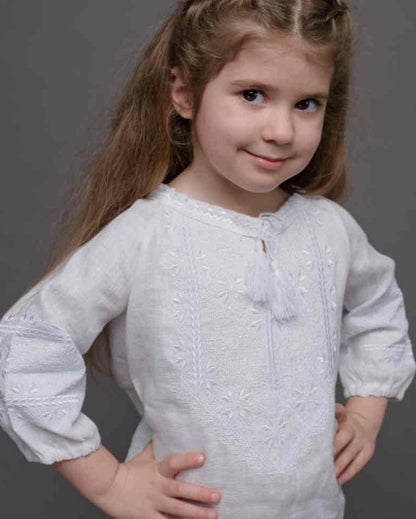 Siuvinėta marškinėliai "Syaivo" iš lino