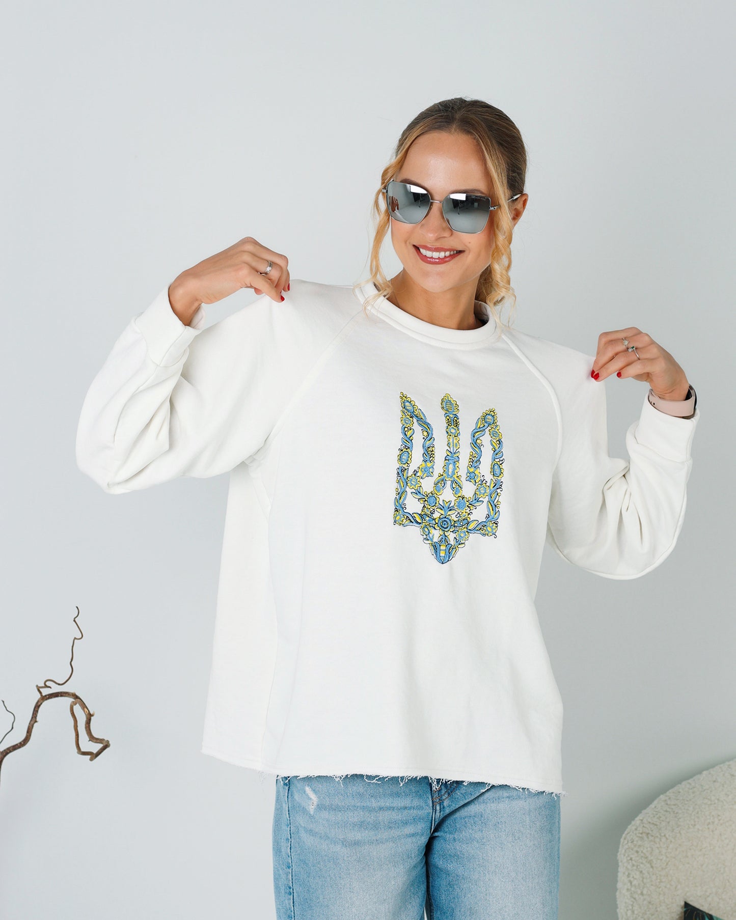 Sweatshirt "Gerb kvity" white