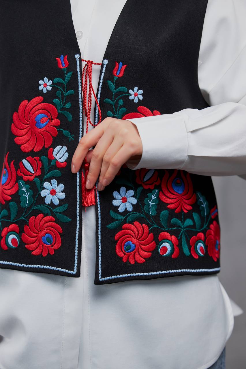 Vest with embroidery "Petrekivka" black