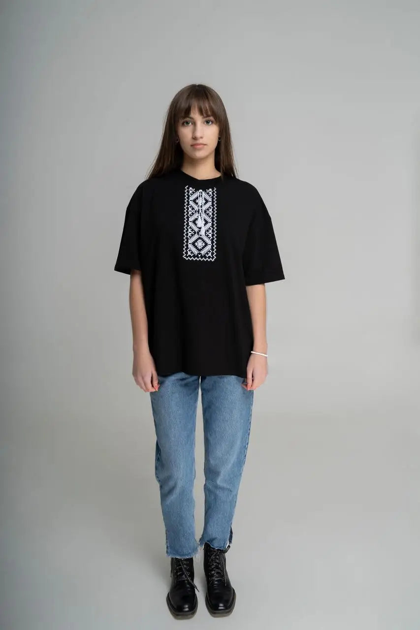 White cotton t-shirt with traditional Ukrainian openwork embroidery, photo 3