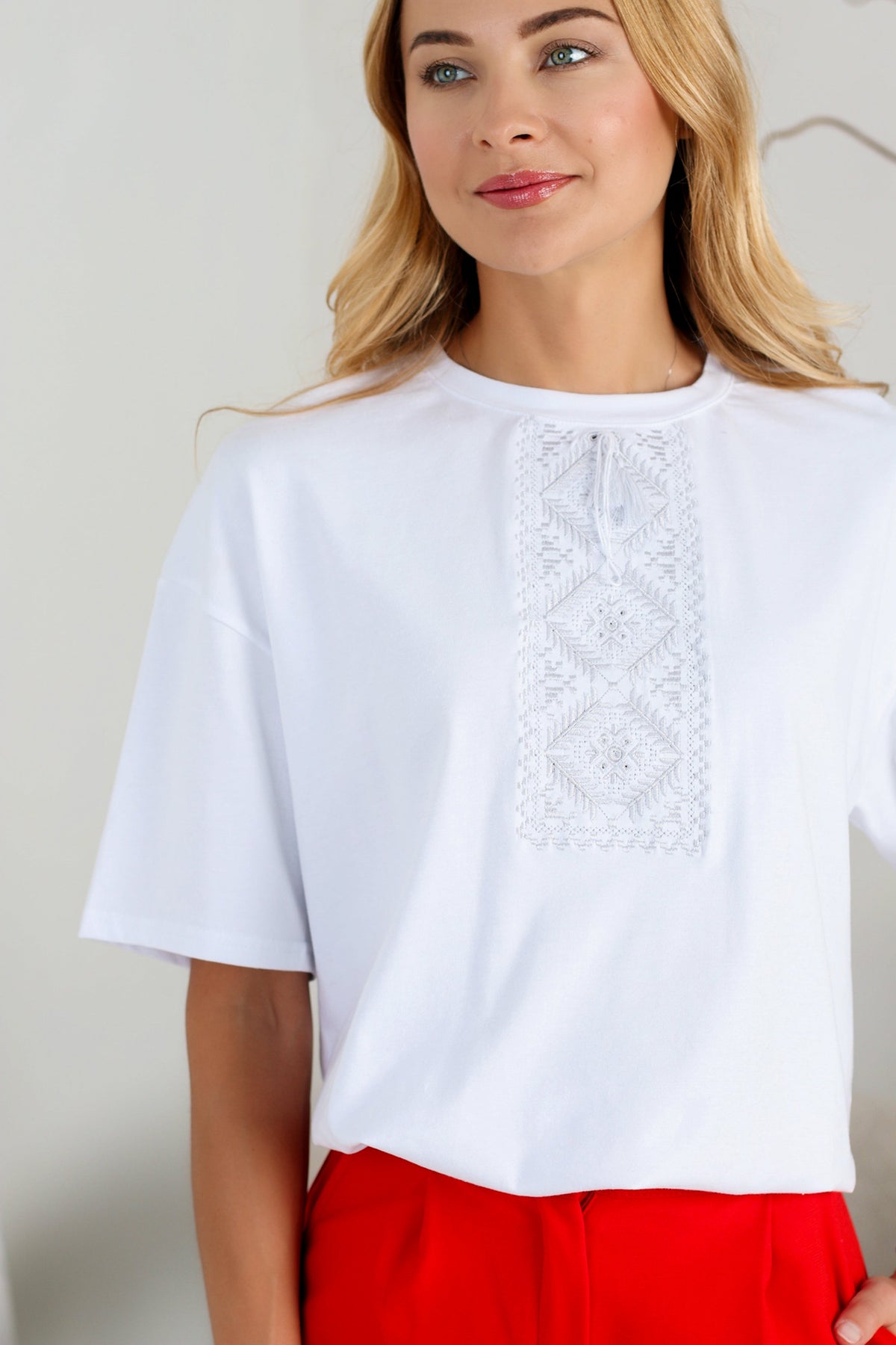 White cotton t-shirt with traditional Ukrainian openwork embroidery, photo 3