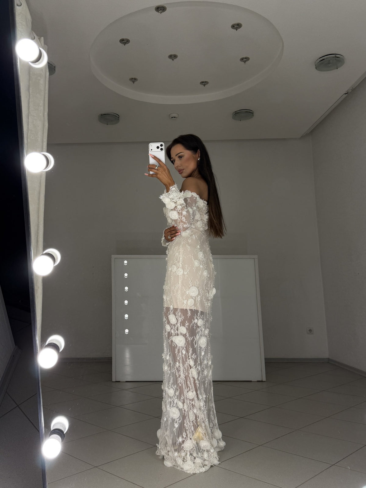 Agata floor-length lace dress with bare shoulders - side view