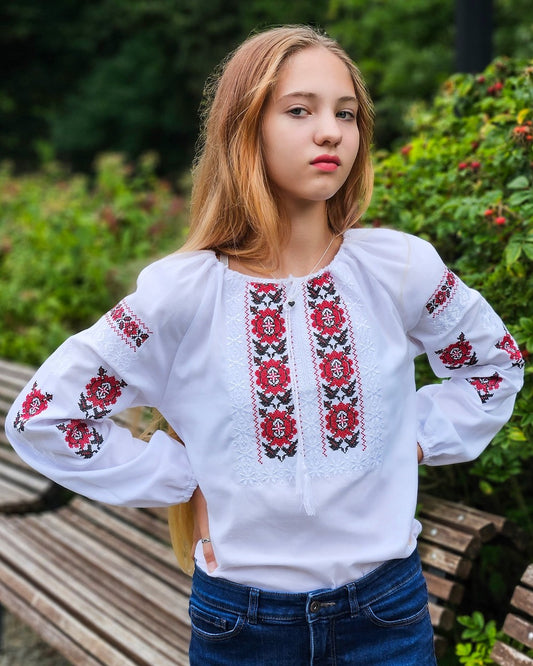 Wyschywanka „ILARIYA“ für Mädchen