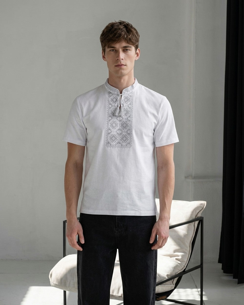 T-Shirt „Otamanska“ weiß & grau