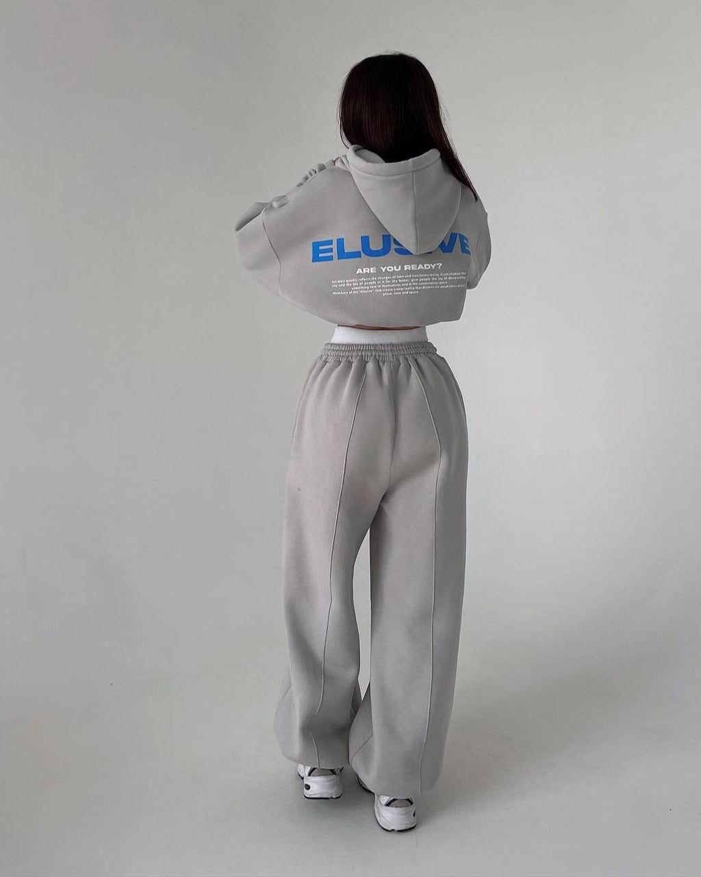 Gray fleece-lined tracksuit - back view with a blue and white back print and wide-leg trousers with pintuck seams