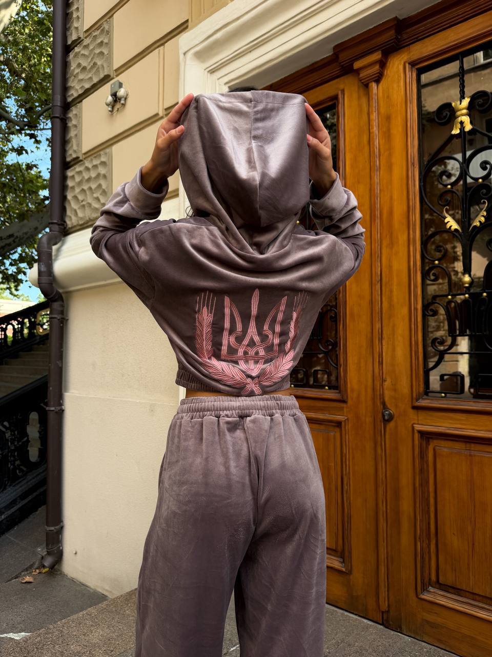 Mauve velour tracksuit with embroidered trident and wheat wreath, oversized loungewear set, front view