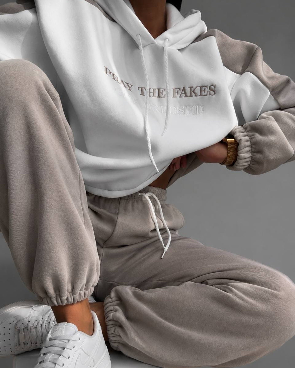 Milk-white fleece hoodie and beige joggers - close-up of the sleeve cuff and ankle cuffs