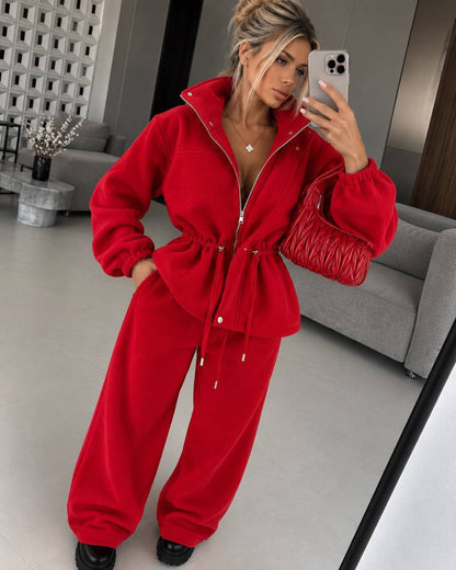 Red fleece suit "FreeStyle" - model with zip jacket open and wide-leg trousers, mirror selfie