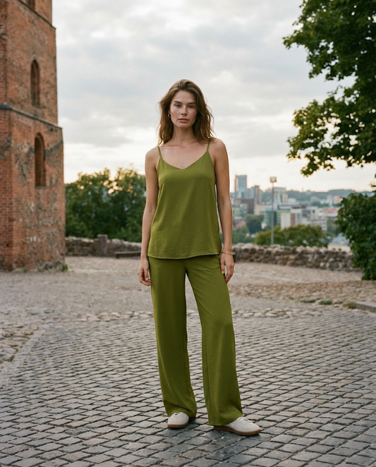 Kostiumas „Lengvumas“ žalia