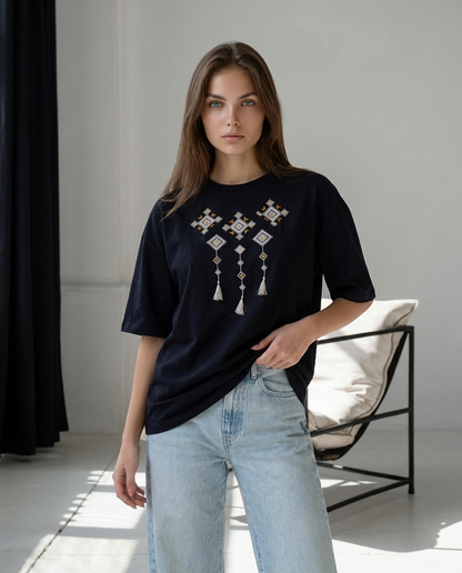 Black oversized cotton t-shirt with geometric rhombus-pattern Ukrainian embroidery, photo 2
