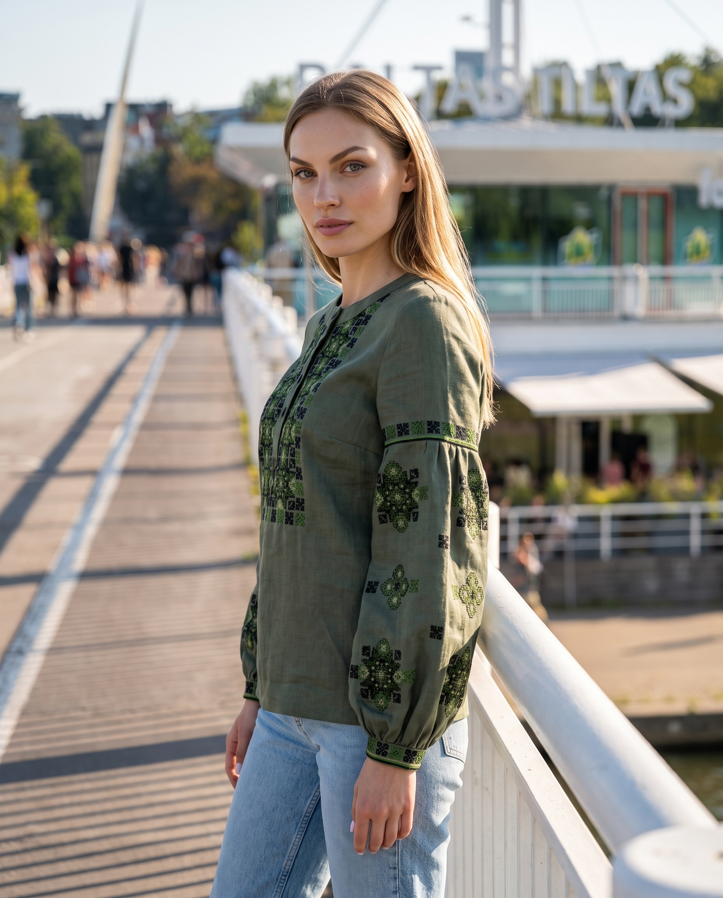 Vyšyvanka "Verbena" alyvuogių