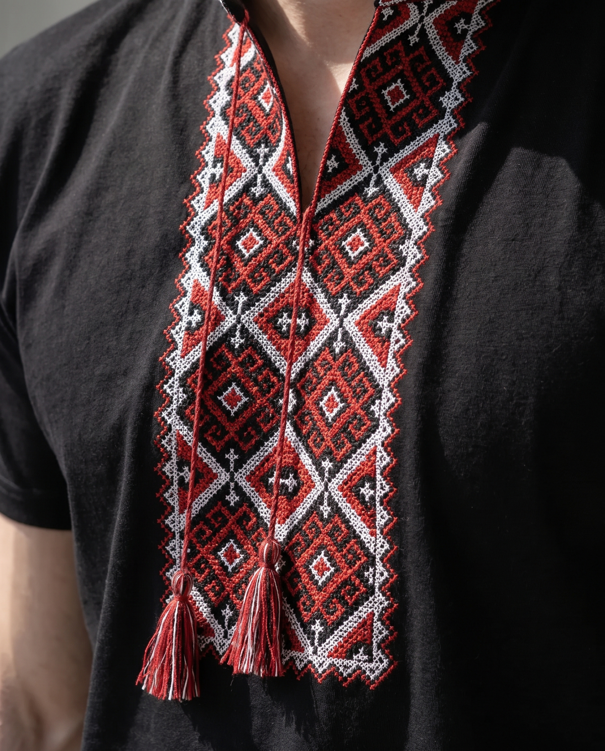 Red embroidered cotton t-shirt with geometric Ukrainian ornament, photo 3