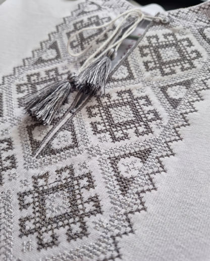 White and gray embroidered cotton t-shirt with geometric Ukrainian ornament, photo 3
