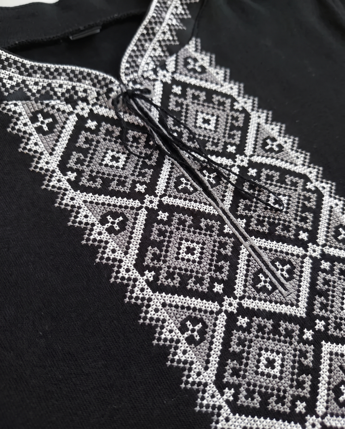 White and gray embroidered cotton t-shirt with geometric Ukrainian ornament, photo 3
