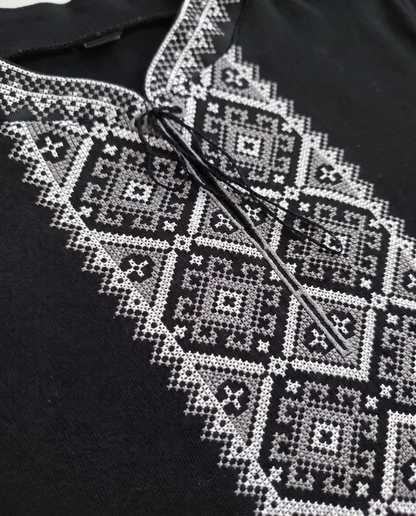 White and gray embroidered cotton t-shirt with geometric Ukrainian ornament, photo 3