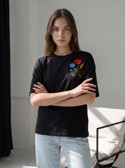 Black oversized cotton t-shirt with floral Ukrainian embroidery, photo 2
