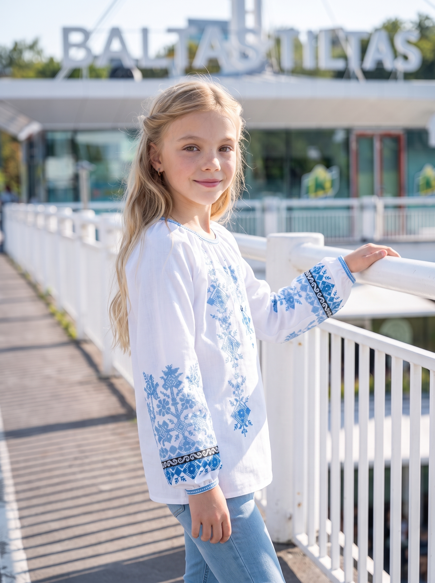 Вишиванка "Dyvoptakh" блакитна