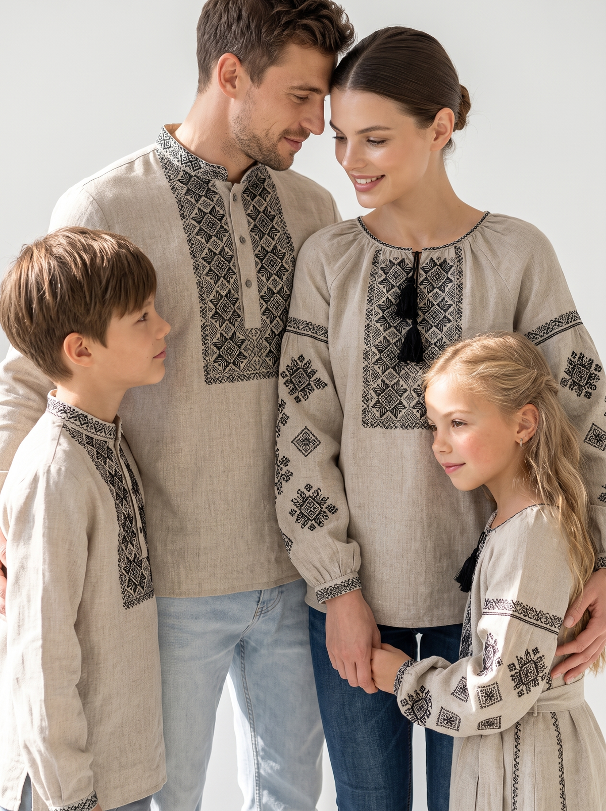 Family Set "Polotno" – šeimos vyšyvankų komplektas smėlio spalvos (lininis)