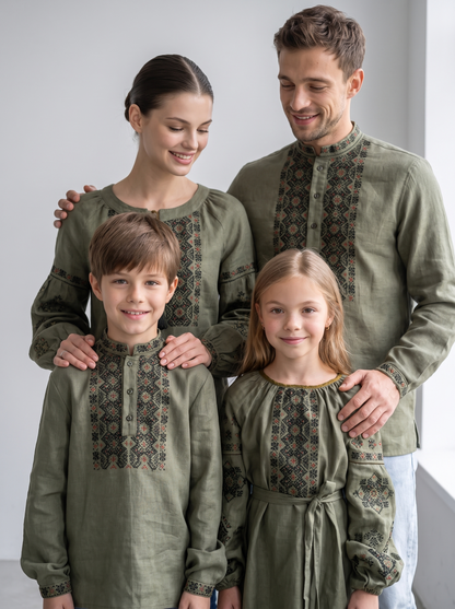 Family Set "Zelen" – šeimos vyšyvankų komplektas alyvuogių žalumo (lininis)