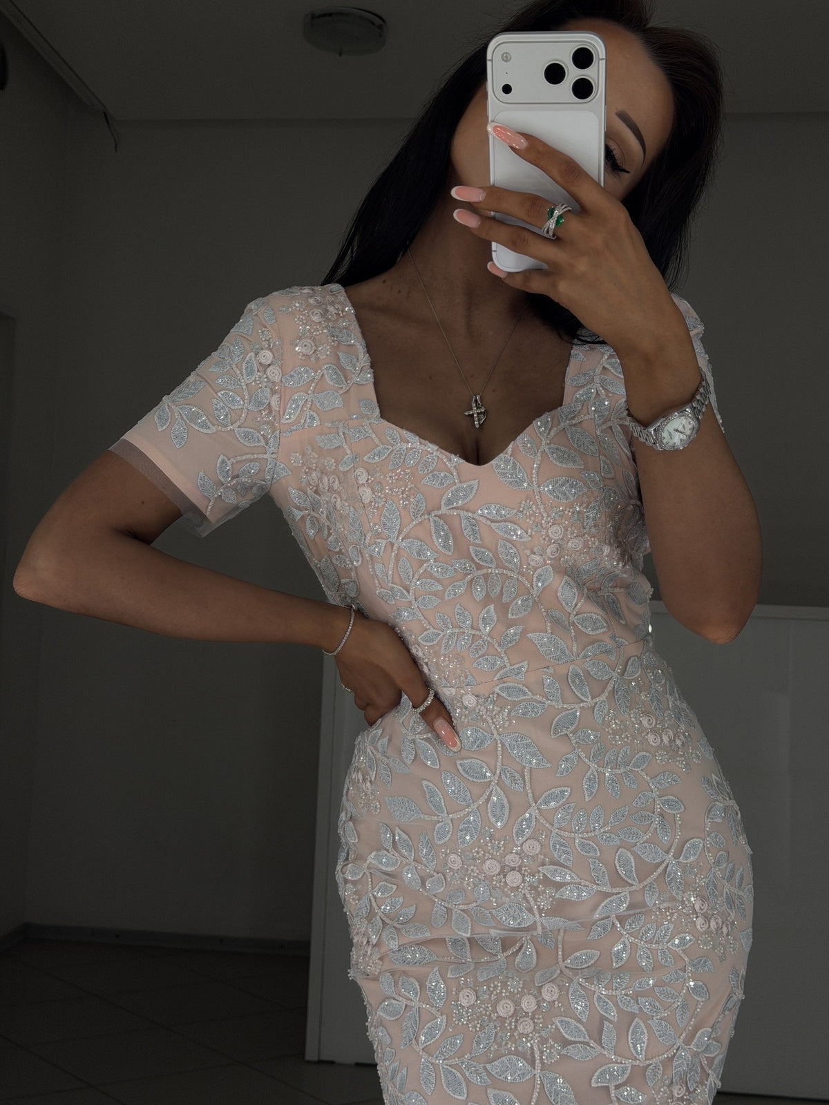 Linda pink dress sweetheart neckline and short sleeve - close-up of bodice