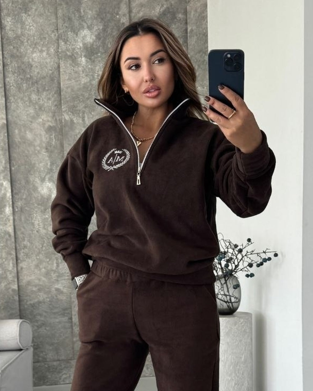 Chocolate women's fleece tracksuit with half-zip sweatshirt and joggers, front view