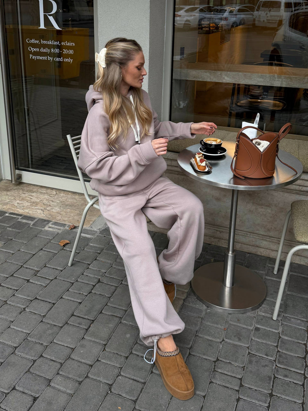 Trainingsanzug „Motanka“ beige