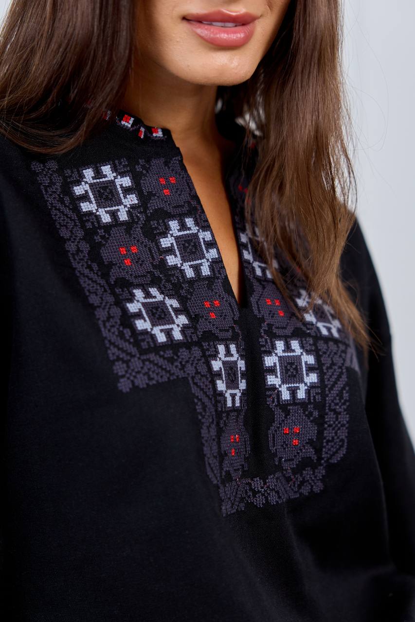 Vyshyvanka "Maya" black