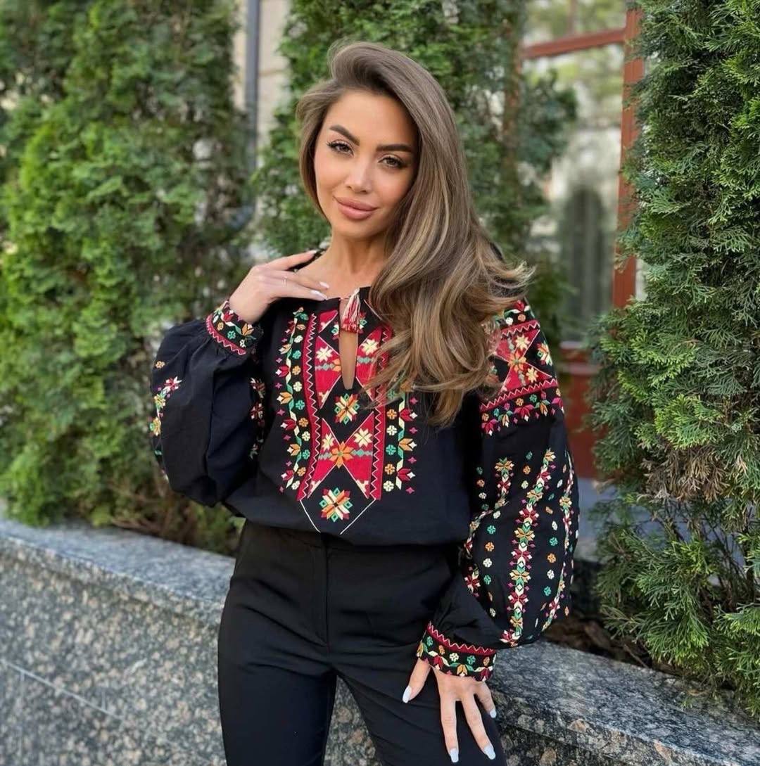 Vyšyvanka “Valentyna” – juoda