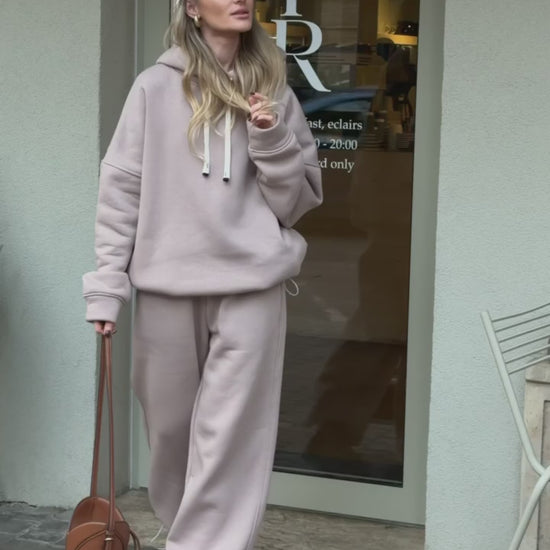 Beige tracksuit with hoodie and wide trousers, video
