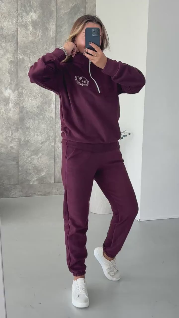Burgundy fleece tracksuit with half-zip sweatshirt and joggers, video