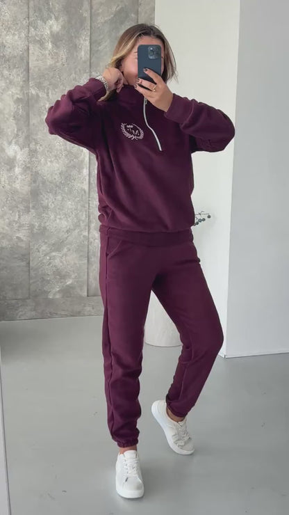 Burgundy fleece tracksuit with half-zip sweatshirt and joggers, video