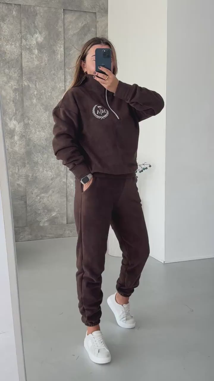 Chocolate fleece tracksuit with half-zip sweatshirt and joggers, video