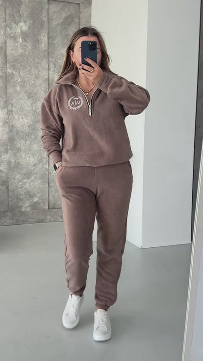 Mocha fleece tracksuit with half-zip sweatshirt and joggers, video