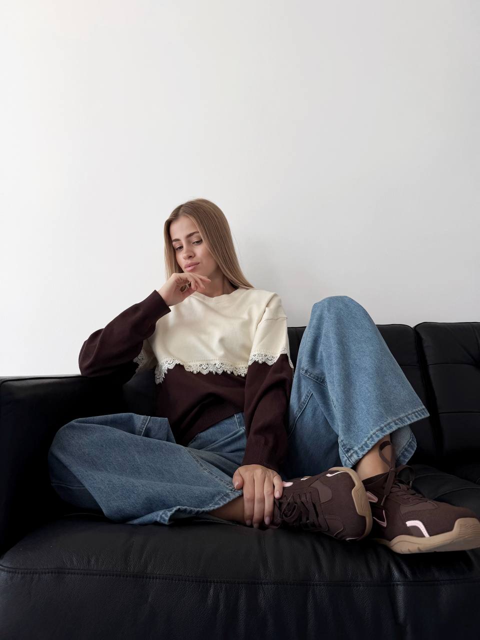 Sweatshirt Amber oversized fit worn with wide-leg jeans