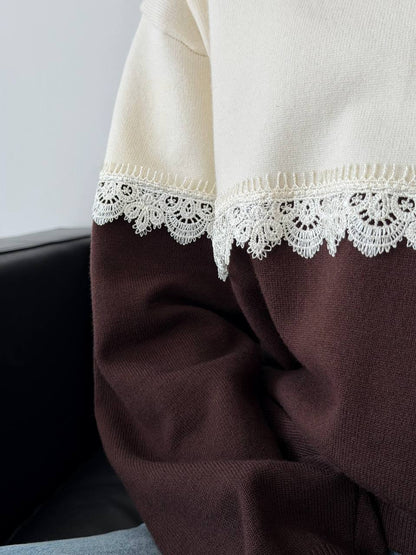 Sweatshirt Amber lace trim detail at color-block seam